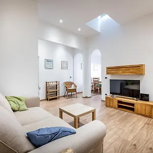https://roommo-via-dei-pilastri-giada.it-tuscanyhotel.com